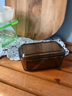 Vintage Amber Pyrex 502-B Refrigerator Dish with Ribbed Lid 750 ml